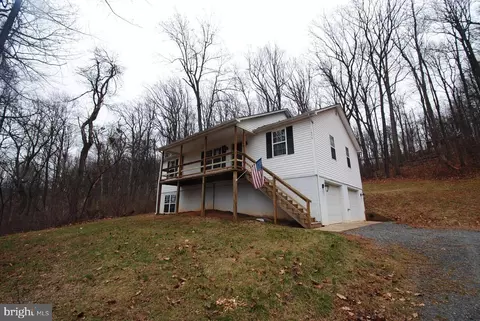 1679 High Top Rd, Linden, VA 22642