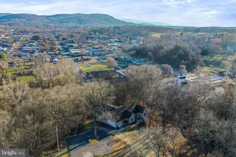 1110 Summit Ave, Front Royal, VA 22630