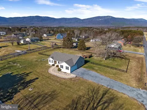 29 Barnett Dr, Front Royal, VA 22630