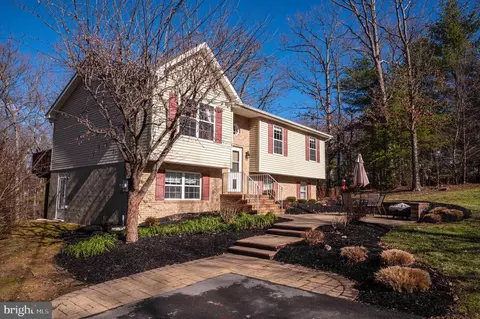19 Royal Walnut Ct, Front Royal, VA 22630