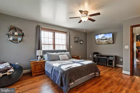 Bedroom - 4411 Panhandle Rd, Front Royal, VA 22630 photo 2 of 4