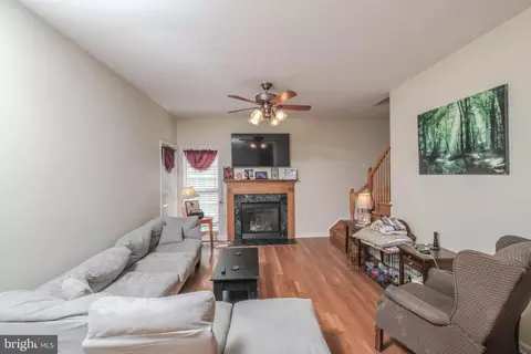 Living - 54 Apache Ct, Front Royal, VA 22630 photo 2 of 3