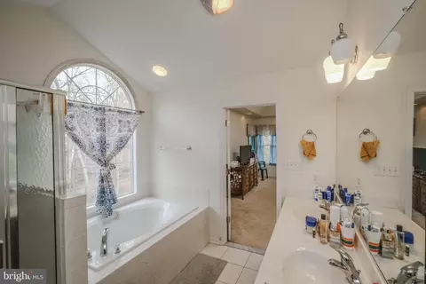Bath - 54 Apache Ct, Front Royal, VA 22630 photo 3 of 5