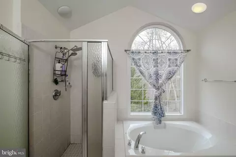 Bath - 54 Apache Ct, Front Royal, VA 22630 photo 2 of 5