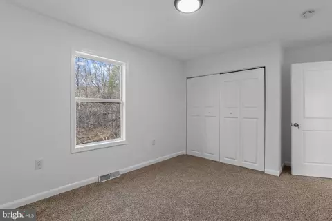 Bedroom - 374 Arrowhead Rd, Front Royal, VA 22630 photo 4 of 7