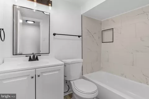 Bath - 374 Arrowhead Rd, Front Royal, VA 22630 photo 3 of 3