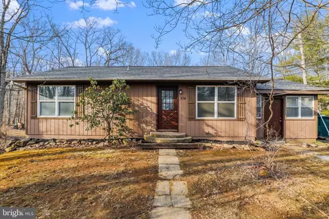 374 Arrowhead Rd, Front Royal, VA 22630