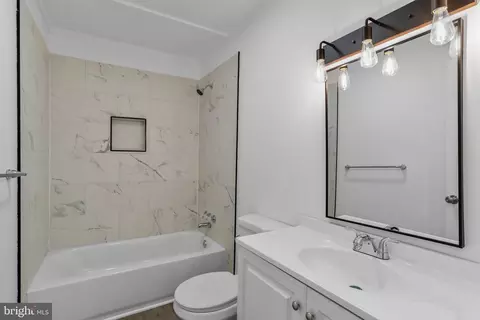 Bath - 374 Arrowhead Rd, Front Royal, VA 22630 photo 2 of 3