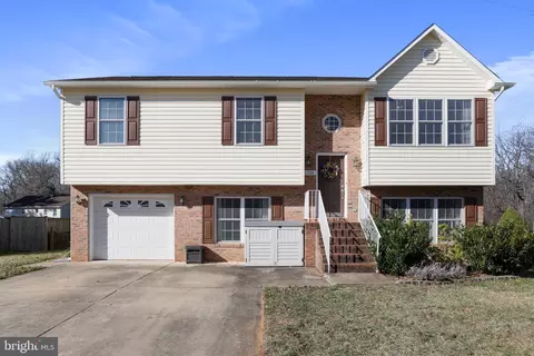 1121 Happy Ridge Dr, Front Royal, VA 22630