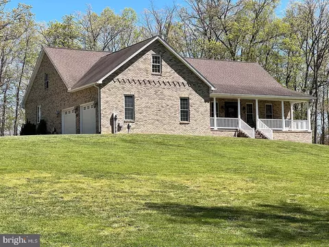 322 Thomas Dr, Middletown, VA 22645