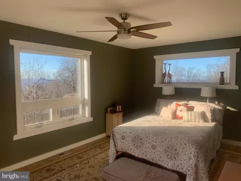 Bedroom - 577 Fire Trail Rd, Linden, VA 22642 photo 2 of 5
