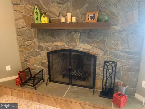 Living - 577 Fire Trail Rd, Linden, VA 22642 photo 3 of 5