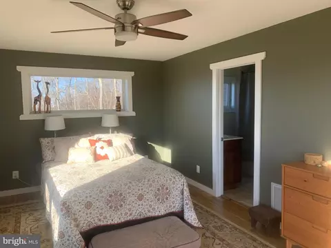 Bedroom - 577 Fire Trail Rd, Linden, VA 22642 photo 1 of 5