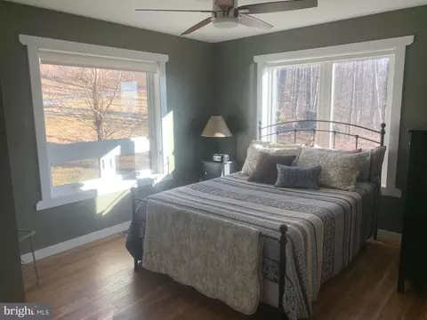 Bedroom - 577 Fire Trail Rd, Linden, VA 22642 photo 5 of 5