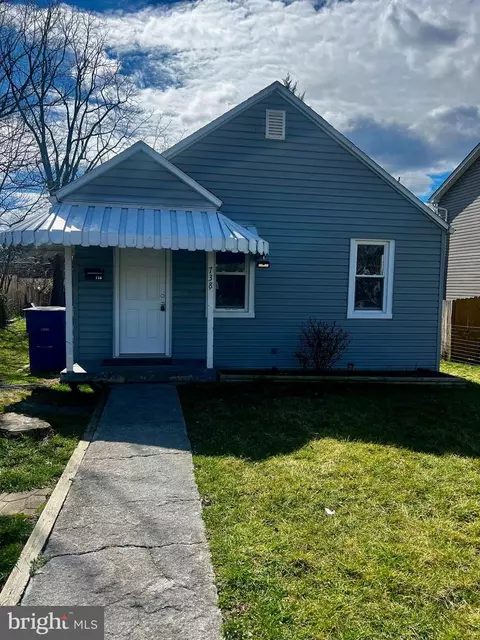 738 W 11th St, Front Royal, VA 22630