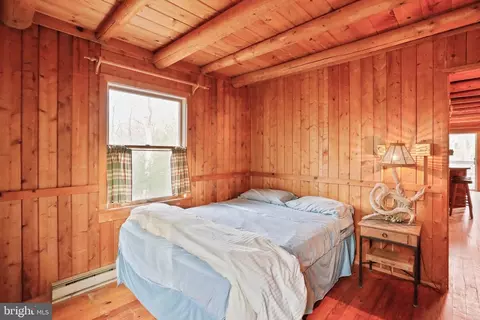Bedroom - 938 Arrowhead Rd, Front Royal, VA 22630 photo 5 of 8