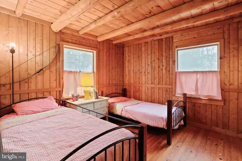 Bedroom - 938 Arrowhead Rd, Front Royal, VA 22630 photo 6 of 8