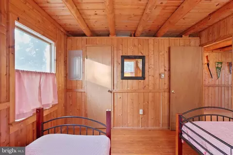Bedroom - 938 Arrowhead Rd, Front Royal, VA 22630 photo 7 of 8