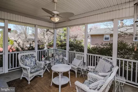 1004 E Stonewall Dr, Front Royal, VA 22630 photo 2