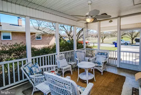 1004 E Stonewall Dr, Front Royal, VA 22630 photo 3