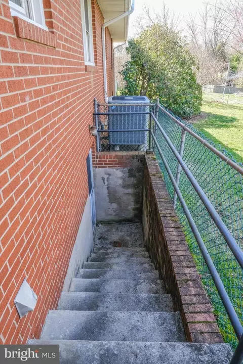 1004 E Stonewall Dr, Front Royal, VA 22630 photo 35