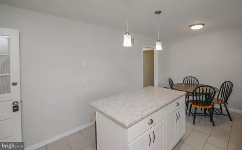 1004 E Stonewall Dr, Front Royal, VA 22630 photo 8