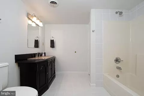 Bath - 36 Beech Rd, Front Royal, VA 22630 photo 11 of 12