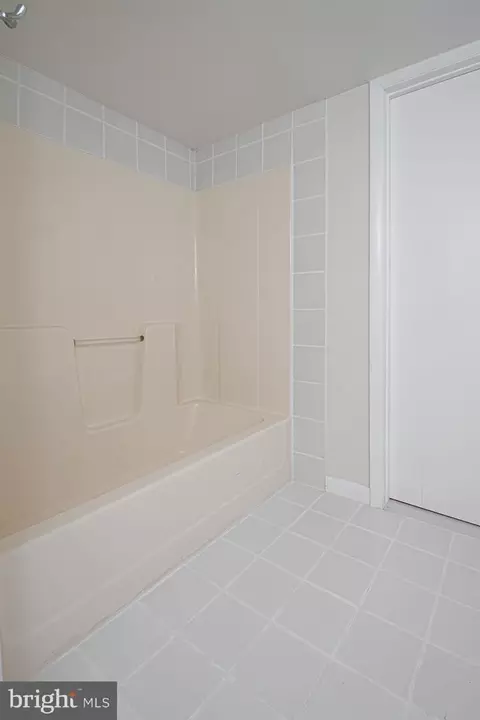 Bath - 36 Beech Rd, Front Royal, VA 22630 photo 9 of 12
