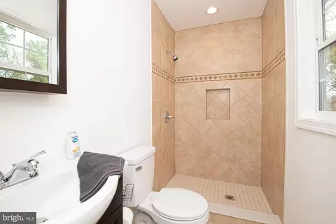 Bath - 36 Beech Rd, Front Royal, VA 22630 photo 5 of 12