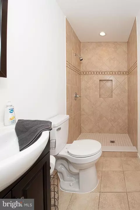 Bath - 36 Beech Rd, Front Royal, VA 22630 photo 6 of 12