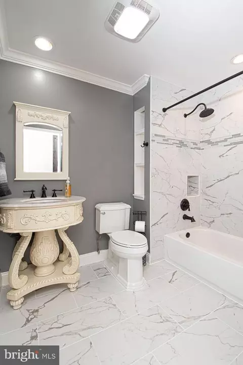 Bath - 36 Beech Rd, Front Royal, VA 22630 photo 2 of 12