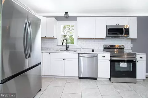Kitchen - 36 Beech Rd, Front Royal, VA 22630 photo 2 of 2