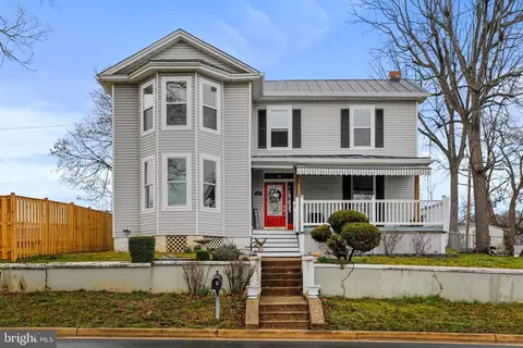 27 W 11th St, Front Royal, VA 22630