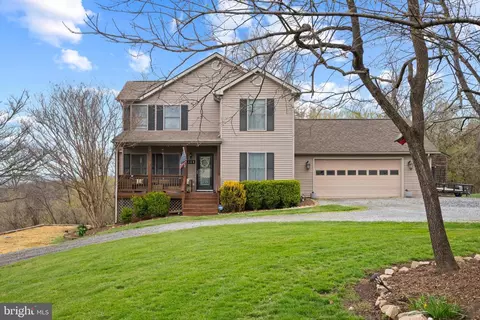 149 Steps To Heaven Rd, Linden, VA 22642