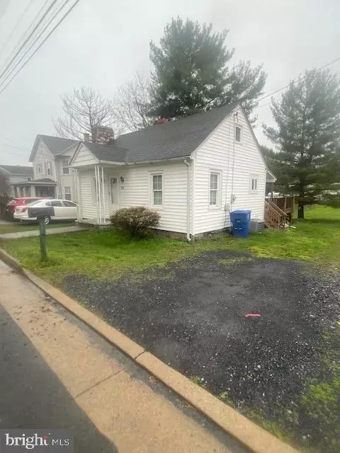114 W 18th St, Front Royal, VA 22630