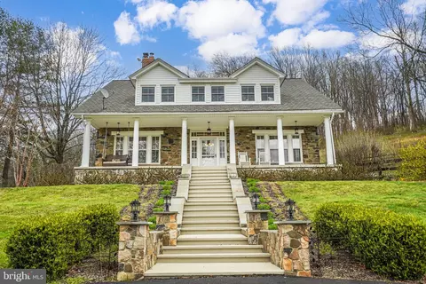 976 Fiery Run Rd, Linden, VA 22642