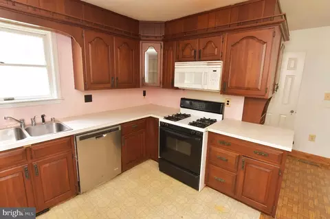 Kitchen - 136 Ash Rd, Front Royal, VA 22630 photo 6 of 6