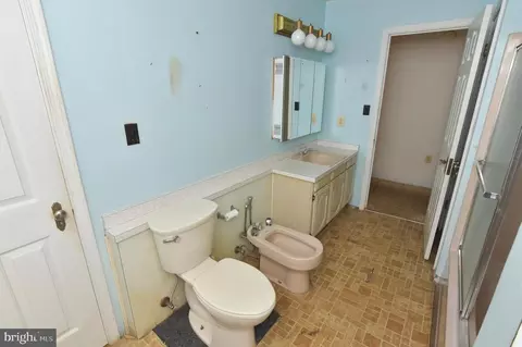 Bath - 136 Ash Rd, Front Royal, VA 22630 photo 2 of 3
