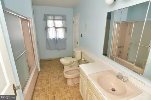Bath - 136 Ash Rd, Front Royal, VA 22630 photo 1 of 3