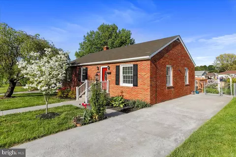 121 Manassas Ave, Front Royal, VA 22630