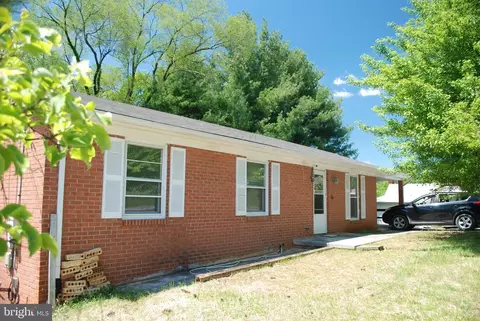 1011 Wine St, Front Royal, VA 22630