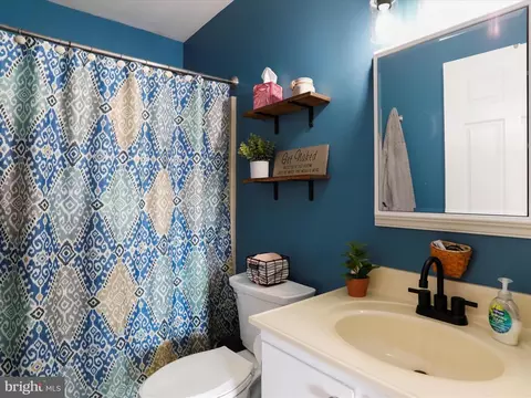 Bath - 219 E 19th St, Front Royal, VA 22630 photo 1 of 1