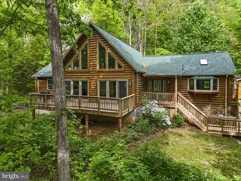 424 Thaddeus Ln, Bentonville, VA 22610