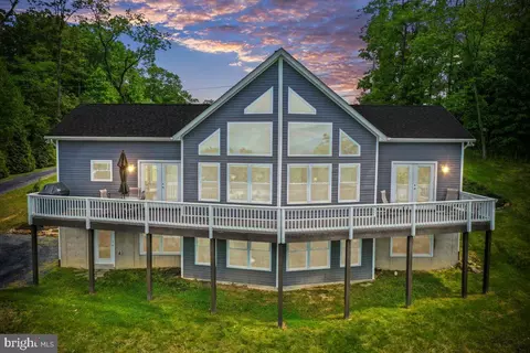 409 Applewood Dr, Front Royal, VA 22630