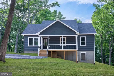 1960 High Top Rd, Linden, VA 22642