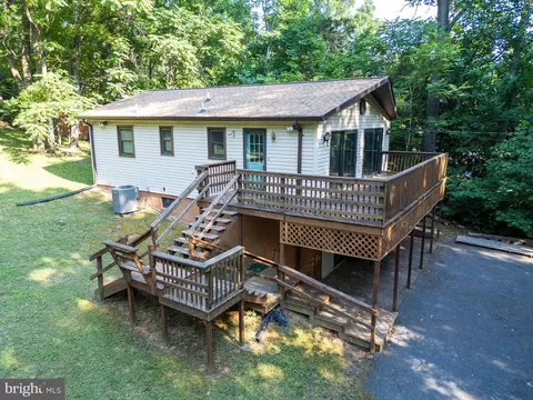 98 Pine Shores Dr, Front Royal, VA 22630