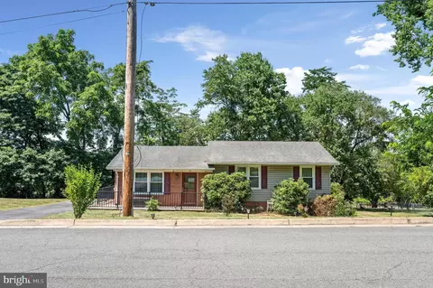 Exterior - 16 E 19th St, Front Royal, VA 22630 photo 4 of 8