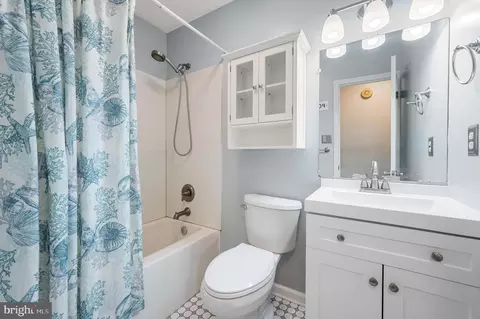 Bath - 16 E 19th St, Front Royal, VA 22630 photo 1 of 1