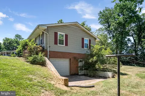 Exterior - 16 E 19th St, Front Royal, VA 22630 photo 5 of 8
