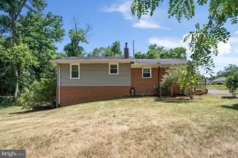 Exterior - 16 E 19th St, Front Royal, VA 22630 photo 7 of 8